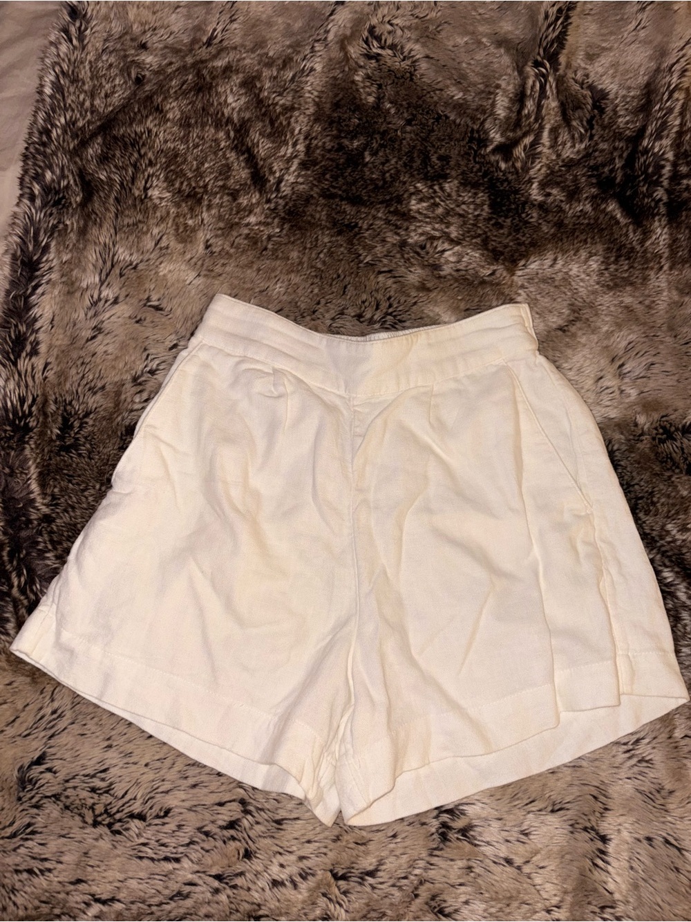 Abercrombie High-Waist pull-on Linen Shorts in white, size XXS
